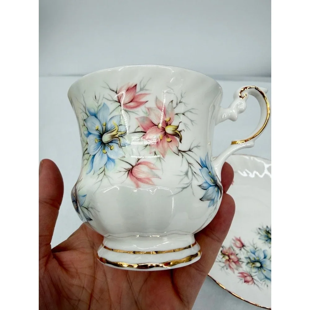 Queens Rosina Fine Bone China Co Ltd Tea Cup and Saucer Set Floral Gold Rim VTG